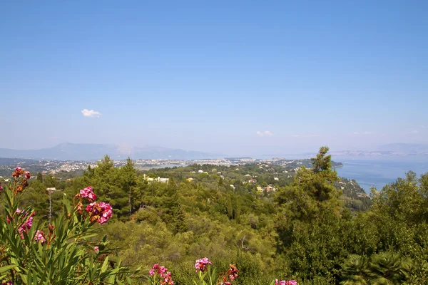 Widok z terras achillion palace, corfu, Grecja — Zdjęcie stockowe