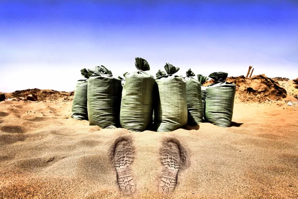 Buty na ziemi w Afganistanie — Zdjęcie stockowe