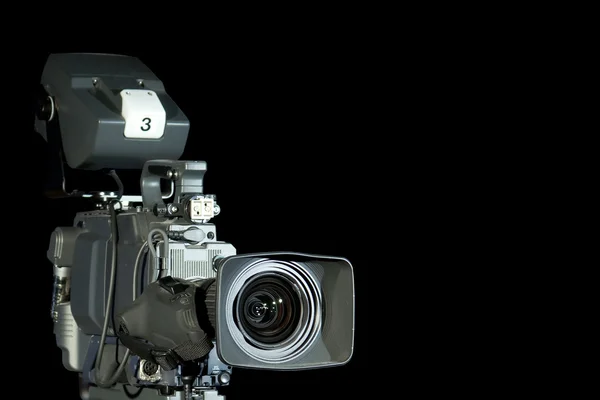Телевизионная видеокамера на черном фоне — Zdjęcie stockowe