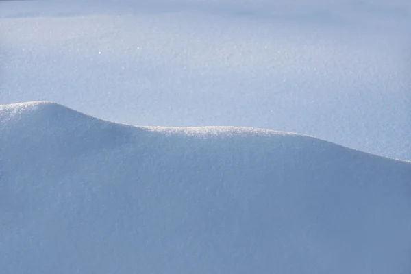 夕方に雪のドリフト — ストック写真