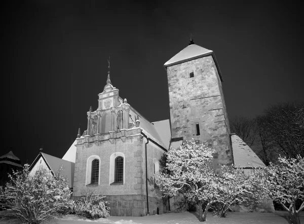 Bir kış akşamı kilisede ülke — Stockfoto
