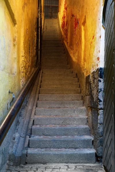 Escadaria estreita em Estocolmo — Fotografia de Stock