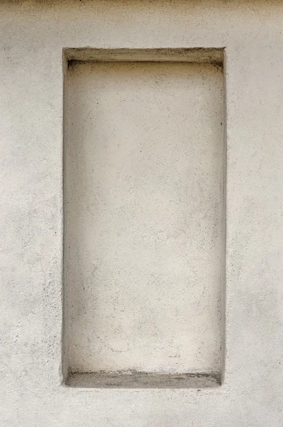 Полка в бетонной стене — стоковое фото