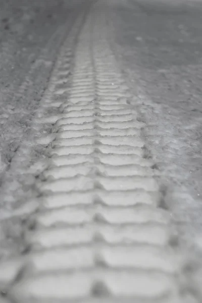 Pista di pneumatici nella neve — Foto Stock