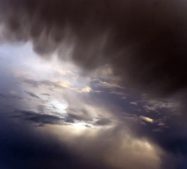 Капризное небо — стоковое фото
