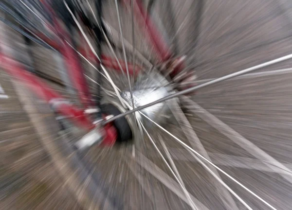 Roda de bicicleta desfocada — Fotografia de Stock