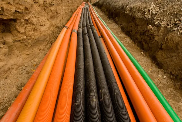 Plastová potrubí s kabely — Stock fotografie