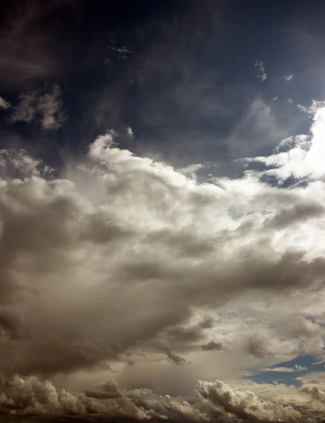 Mörkblå himmel — Stockfoto