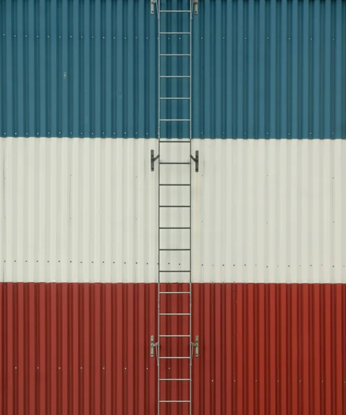 Μεταλλική σκάλα — Φωτογραφία Αρχείου