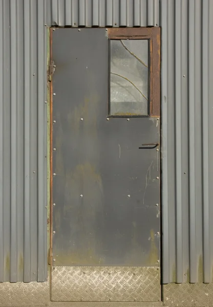 Zardzewiały drzwi — Zdjęcie stockowe