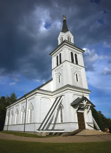 Piccola chiesa in legno nella Svezia rurale . — Foto Stock