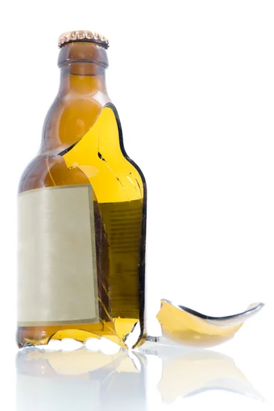 Σπασμένο μπουκάλι μπύρας — Φωτογραφία Αρχείου