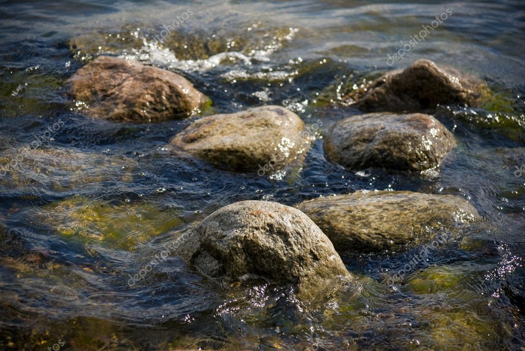 Vorm van het schip religie Kwaadaardige tumor Vallende stenen in water ⬇ Stockfoto, rechtenvrije foto door © PinkBadger  #7215252