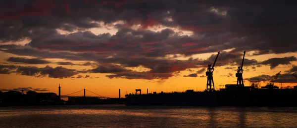 Abendliche Skyline des Hafens — Stockfoto