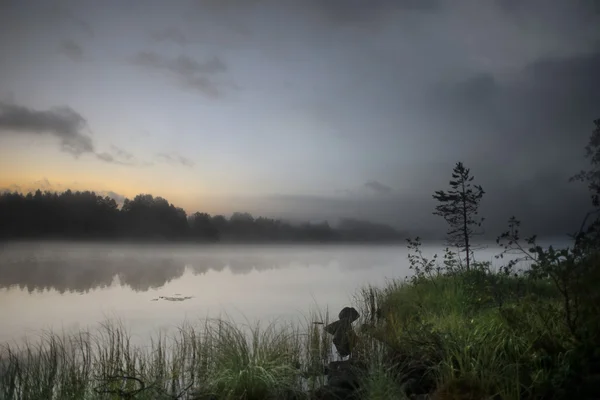有雾的湖 — 图库照片