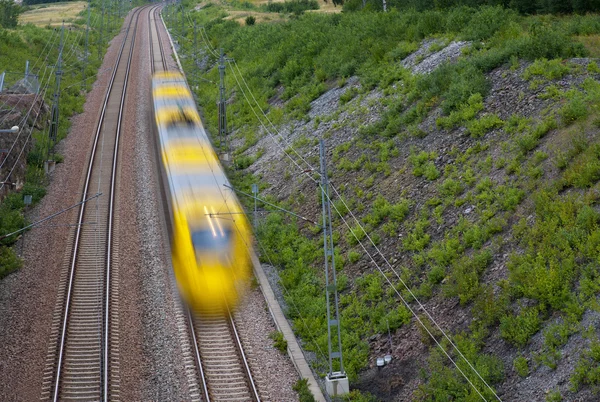 Желтый поезд — стоковое фото