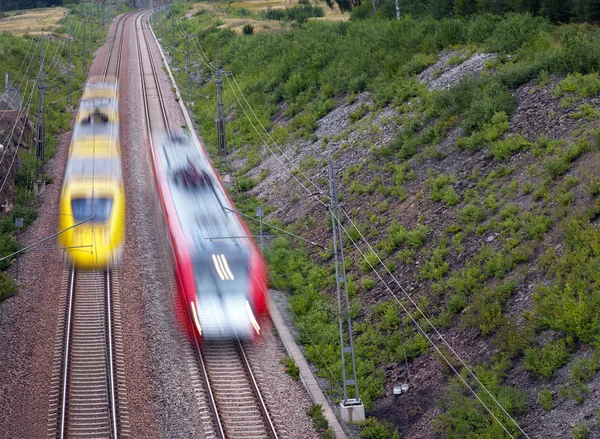 Rode en gele trein — Stockfoto