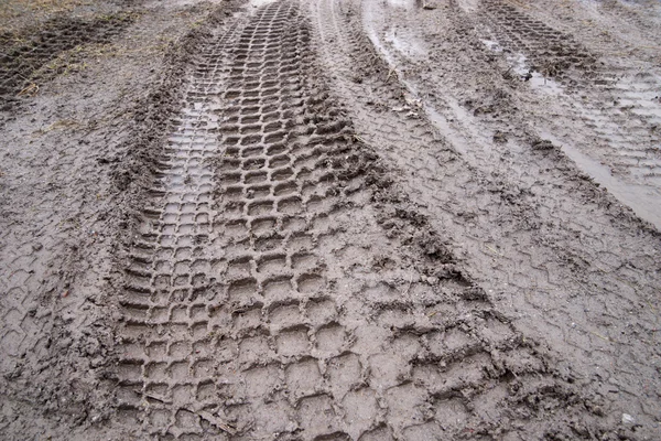Piste de pneus dans la boue — Photo
