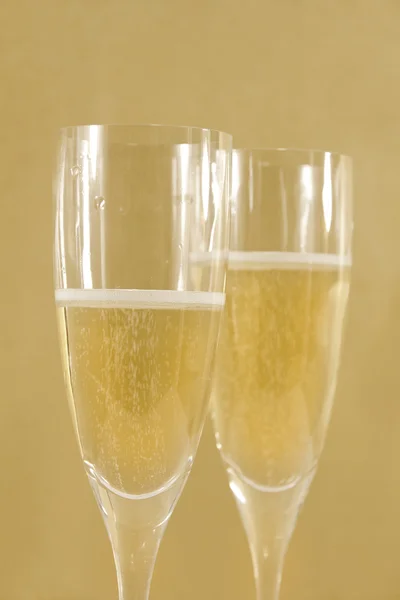 两个香槟长笛 — 图库照片