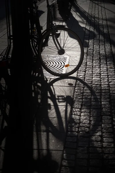 Skygge af cykelhjul - Stock-foto
