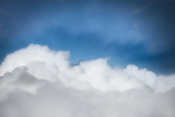 Nuvens brancas fofas — Fotografia de Stock
