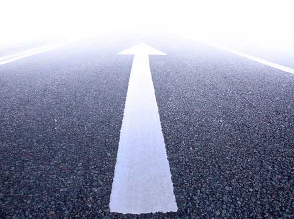 White arrow on asphalt — Stock Photo, Image