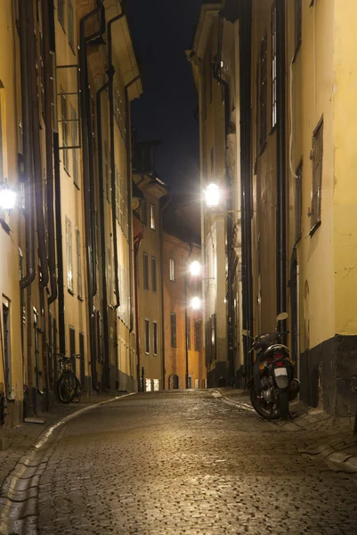 Вузька вулиця в Стокгольмі — стокове фото