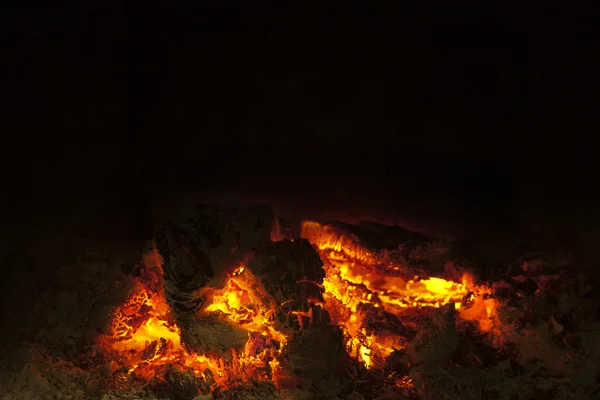 Bagliore di un fuoco morente — Foto Stock