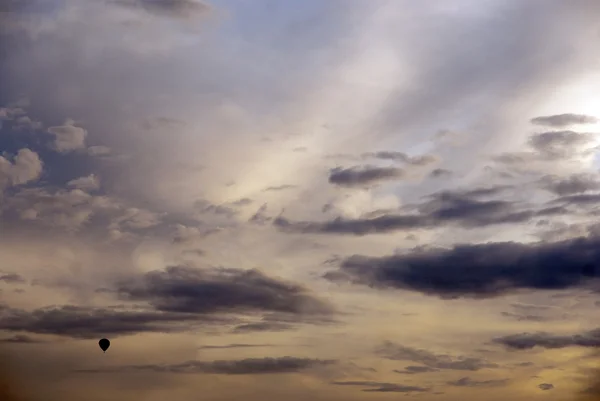 Небо с баллоном — стоковое фото