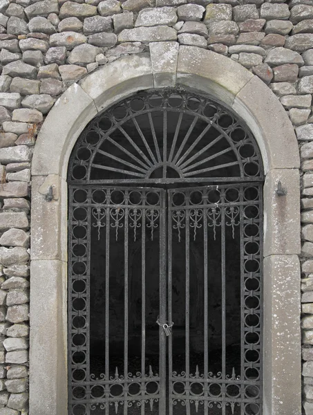 Мета-дверь с замком — стоковое фото
