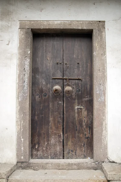Ancient brown wooden door — Stock Photo, Image