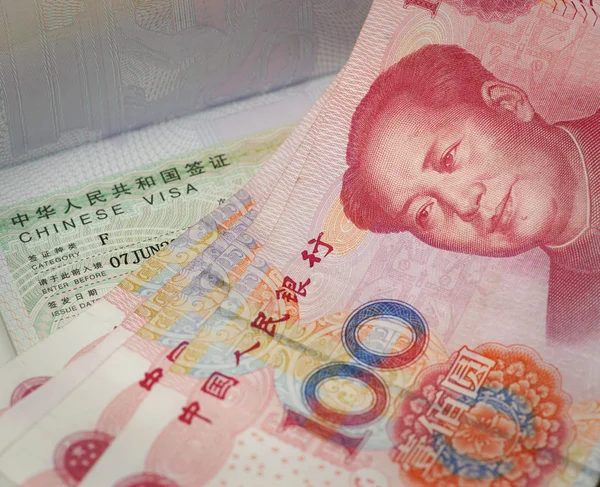 Chinese currency and visa — Stock Photo, Image