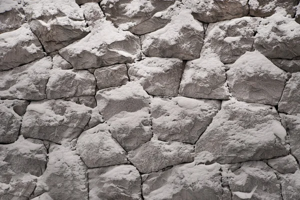 Muro de piedra con nieve —  Fotos de Stock