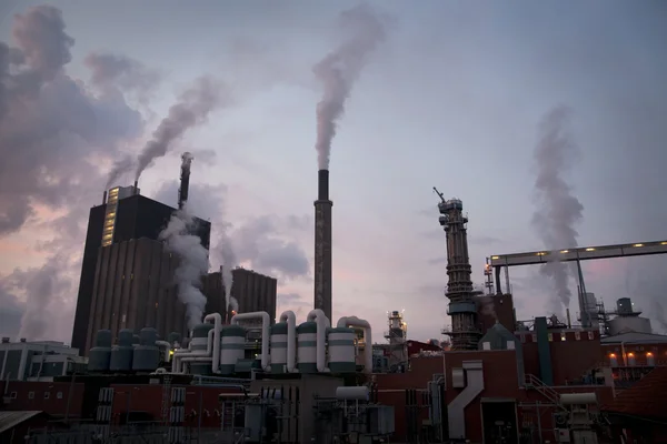 与污染工厂 — 图库照片
