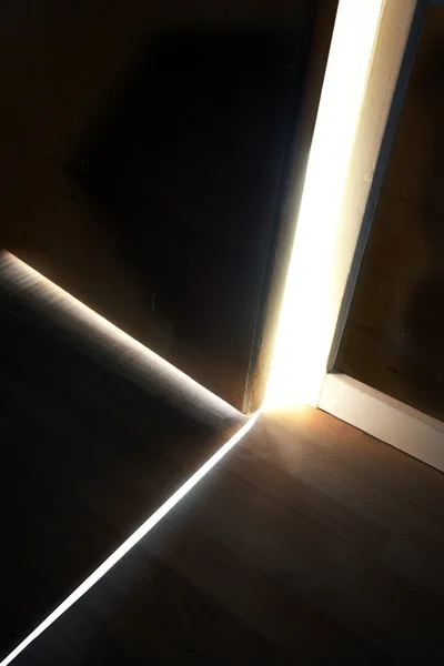 Ljuset bakom dörren — Stockfoto