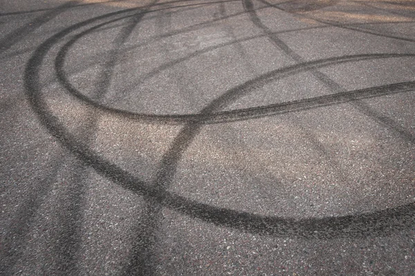 Skidmarks em asfalto — Fotografia de Stock