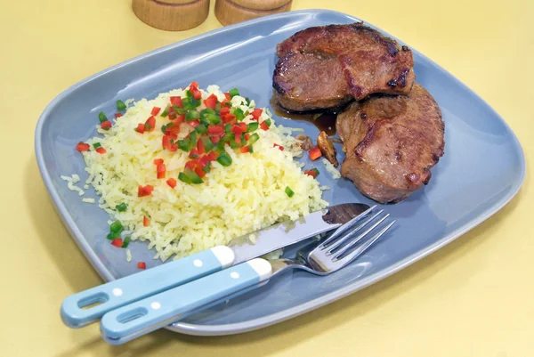 마늘 으깬 감자와 스테이크 쇠고기 — 스톡 사진