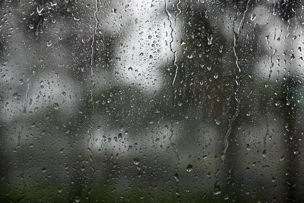 Fönster med regndroppar — Stockfoto