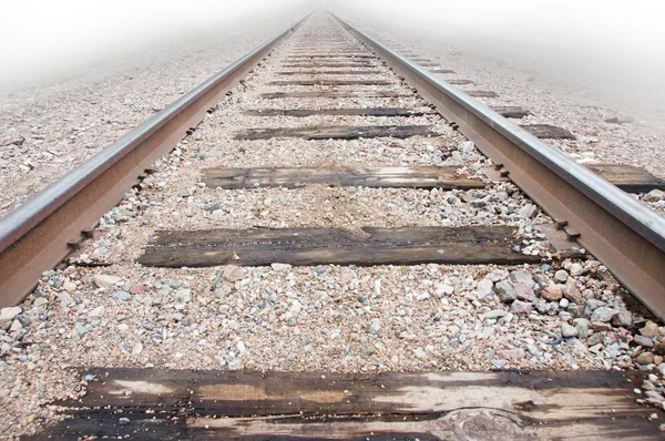铁路轨道的低角度视图 — 图库照片