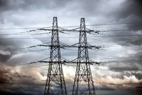 2 전기 pylons — 스톡 사진