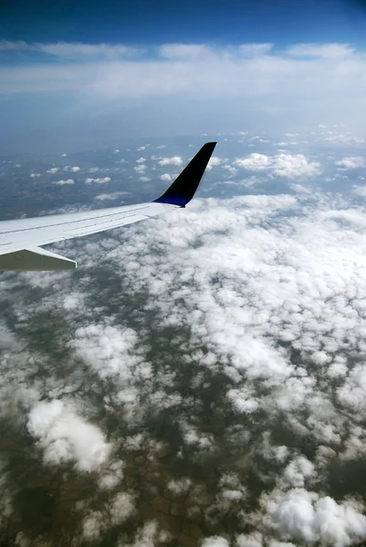 Крыло самолета — стоковое фото