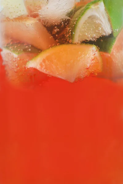 Červený ovocný nápoj — Stock fotografie