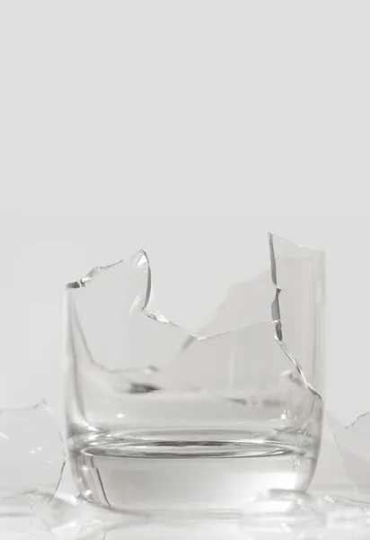 Broken drinking glass — Stock Photo, Image