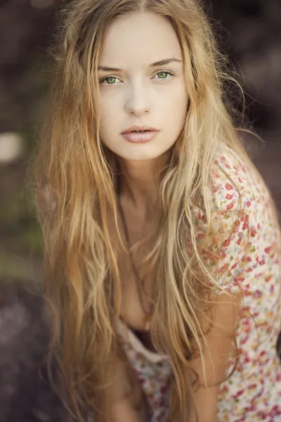 Chica con ojos verdes — Foto de Stock