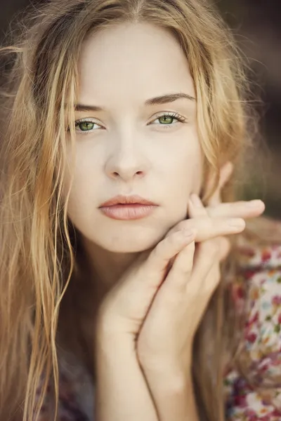Girl with green eyes — Stock Photo, Image