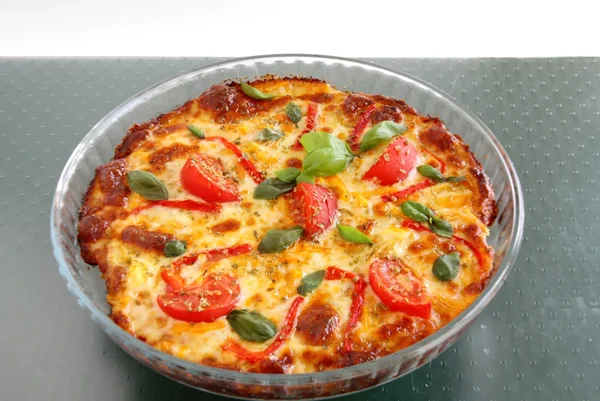 Caseiro apenas pizza quente — Fotografia de Stock