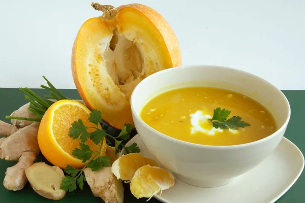 Pompoensoep met sinaasappel en gember — Stockfoto