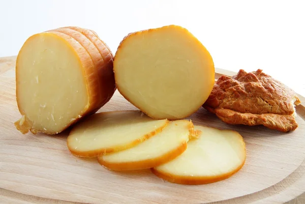 绵羊奶称为 oscypek 的硬熏制的奶酪 — 图库照片