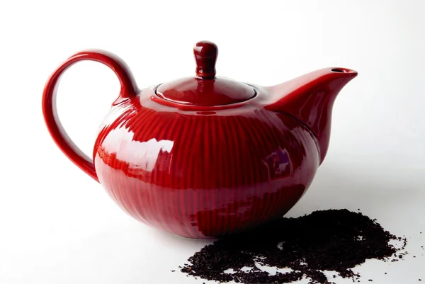 Rote Teekanne aus Keramik — Stockfoto