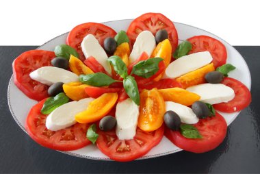 İtalyan salatası caprese